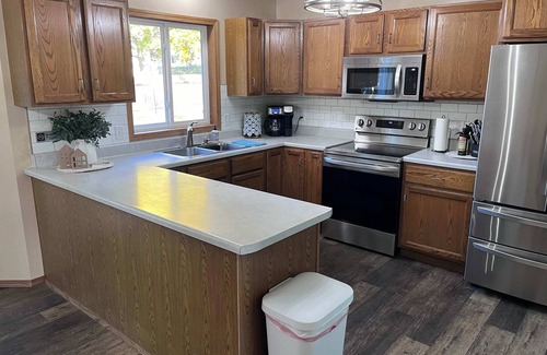 Sioux Falls Casa | Cheerful 4-Bedroom with Garage