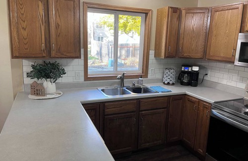 Sioux Falls Casa | Cheerful 4-Bedroom with Garage