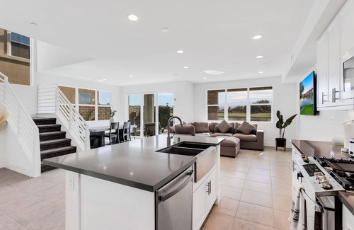 Indio Casa | Cheerful 4-bedroom vacation home with POOL