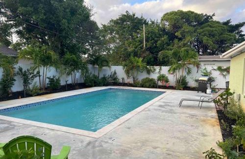 Central Fort Lauderdale Casa | Cheerful 4b 2B with heated pool