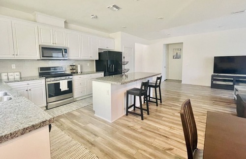 Riverside Casa | Cheerful 4bed2bath single story home w/park trails