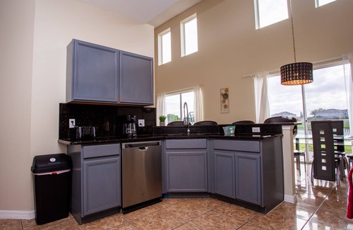 Crescent Lakes Casa | Cheerful 5 bed - 4 bath Spacious Home