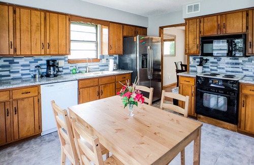 Mission Casa | Cheerful 5 bedrooms house 15 mins to KC downtown