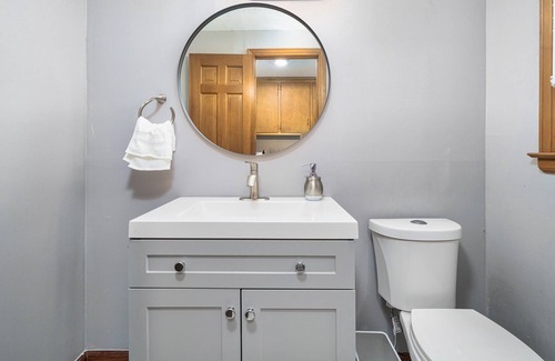 South Glastonbury Casa | Cheerful 5-bedrooms home located on a cul-de-sac in a quiet neighborhood.