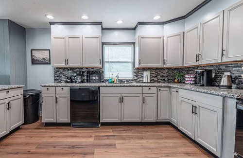 Long Pond Casa | Cheerful 6 bedroom in the heart of Poconos