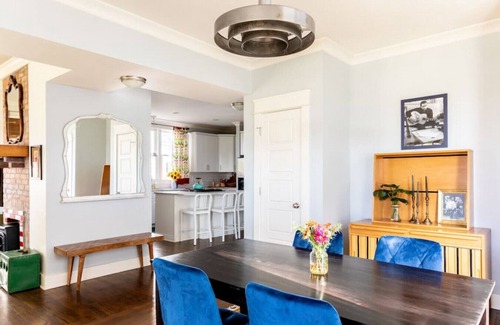 The Nations Casa | Cheerful 6 Beds, 3 Bedroom House w/ Outdoor Space!