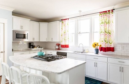 The Nations Casa | Cheerful 6 Beds, 3 Bedroom House w/ Outdoor Space!