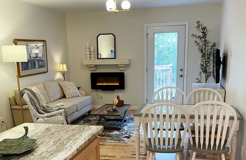 Clarksville Cabaña | Cheerful and peaceful cottage nature retreat near amenities