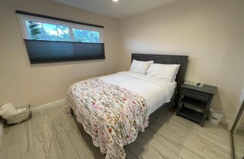 Canoga Park Casa | Cheerful, Beautifully Remodeled, Modern, Comfortable Home