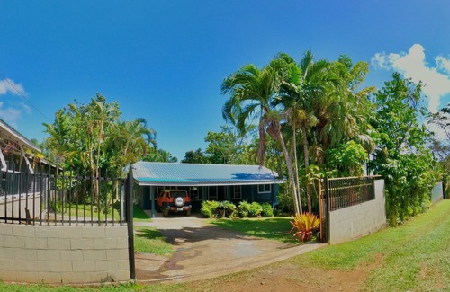 Apia Casa | Cheerful Bungalow with pool!