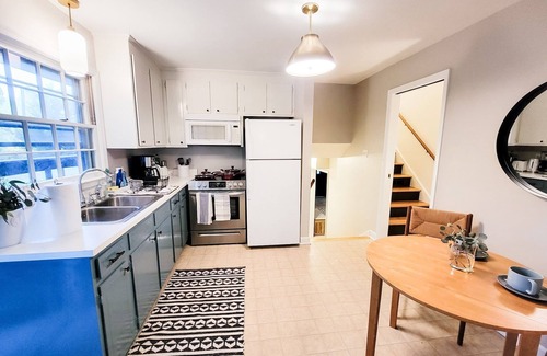 Chapel Hill Casa | Cheerful Chapel Hill 4 BR HOUSE Close to UNC/Carrboro on Private 7 Acre Flat Lot