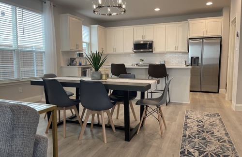 Lake Worth Casa | Cheerful, Clean and Classy Townhome