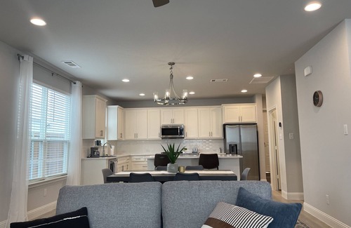 Lake Worth Casa | Cheerful, Clean and Classy Townhome