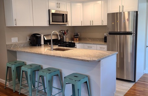 South Yarmouth Casa | Acogedor, alegre, limpio y recién renovado Home Menos de 5 minutos de la playa