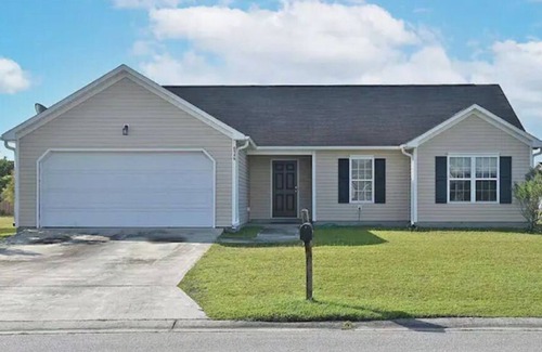 Murraysville Casa | Cheerful Coastal Cottage, Minutes to the Beaches