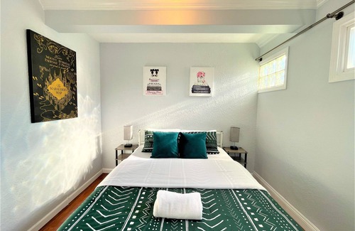 Lower Bal Casa | Cheerful Comfy 2B1B Unit walking to Bay Fair
