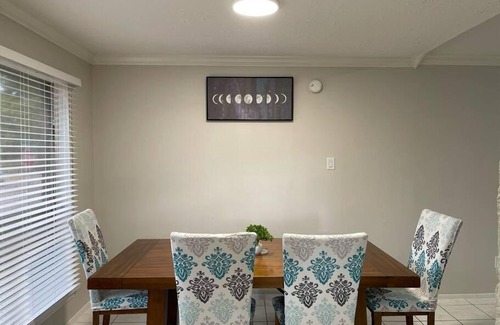 Mission Bend Casa | Cheerful & Comfy, Fireplace, Backyard, Parking