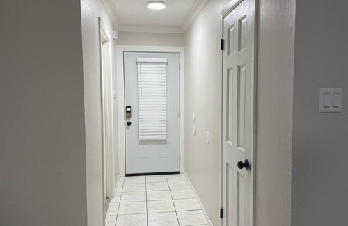 Mission Bend Casa | Cheerful & Comfy, Fireplace, Backyard, Parking