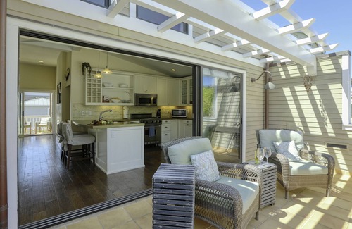 Avila Beach Condominio | Cheerful Condo Just 3 min Walk to Beach - Pet Friendly