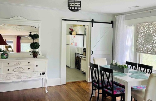 Woodfin Cabaña | Cheerful Cottage Retreat + Quick Downtown Access