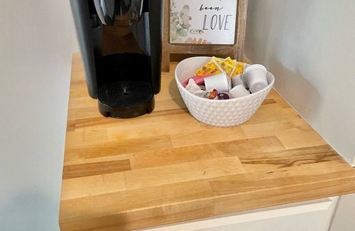 Winston - Salem Casa | Cheerful cottage w/work space near hospitals