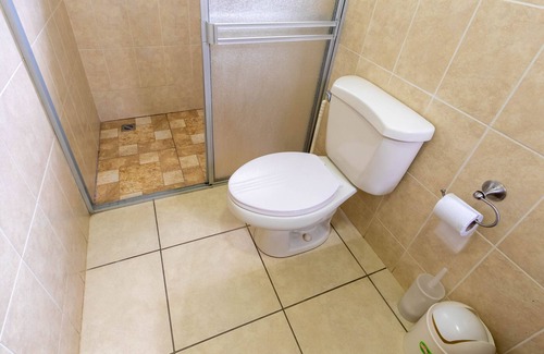 Managua Casa | Cheerful family friendly home in gated community.