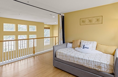 Salinas Casa | Cheerful Family Home for Family Fun