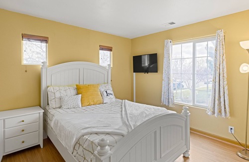 Salinas Casa | Cheerful Family Home for Family Fun