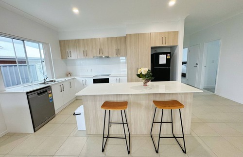 Park Ridge Casa | Cheerful Fantastic Newly built Home