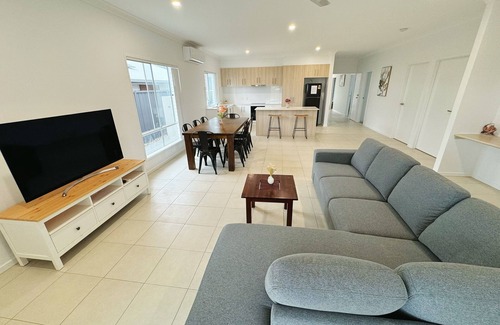 Park Ridge Casa | Cheerful Fantastic Newly built Home