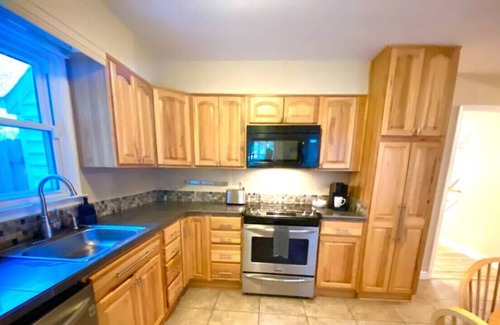 Northeast Raleigh Casa | Cheerful Four Bedroom Family and Pet Friendly Home