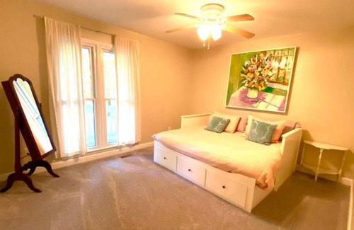 Northeast Raleigh Casa | Cheerful Four Bedroom Family and Pet Friendly Home