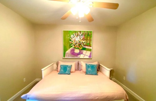 Northeast Raleigh Casa | Cheerful Four Bedroom Family and Pet Friendly Home