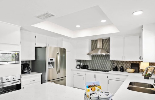 Paradise Casa | Cheerful fully renovated 4-bedroom with pool