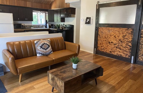 Crestline Cabina | Cheerful Hillside cabin