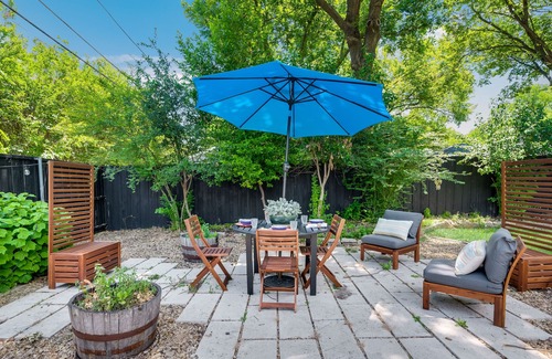 Northwest Dallas Casa | Cheerful home, sleeps 9, outdoor grill +dining!!!