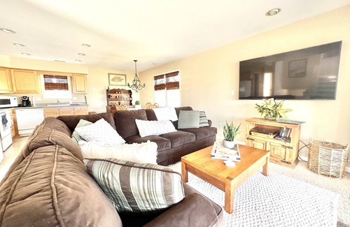 West Ocean City Casa | Cheerful home with bay and skyline views.