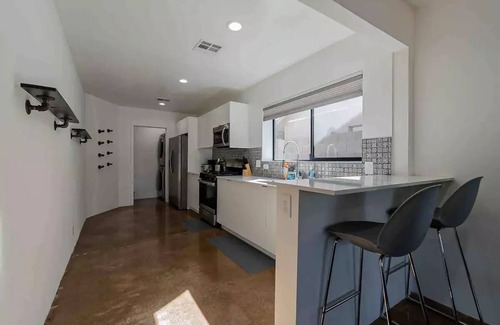 Encanto Casa | Cheerful House in Central Phoenix Enclosed Backyard Close to Airport 🛫❤️