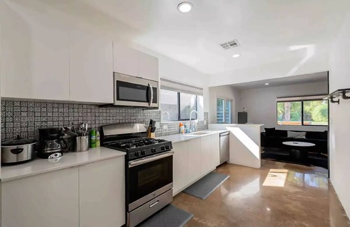 Encanto Casa | Cheerful House in Central Phoenix Enclosed Backyard Close to Airport 🛫❤️