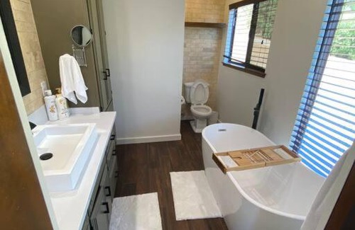 Three Rivers Casa | CHEERFUL HOUSE WITH RIVER AND MOUNTAIN VIEWS! NEW
