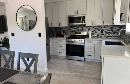 Clarkdale Casa | Cheerful new 2-bed 2-bath, EV charger & backyard