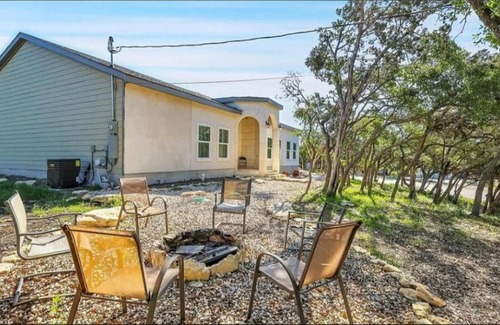 Canyon Lake Villa | Cheerful Lakeside Retreat-Just Minutes to the lake
