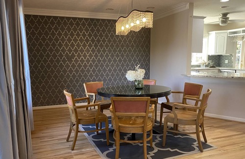 Blacksburg Casa | Cheerful large 6 bedroom ranch convenient, 7 minutes to Tech