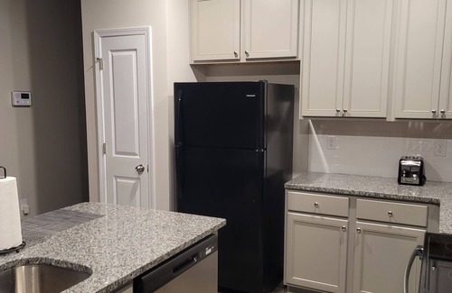 Riverdale Casa | Cheerful Newly Built Townhome Minutes from Atlanta International Airport ✈