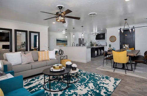 Amarillo Casa | Cheerful Oasis|3bd 2bath|Central Location|FamIlies