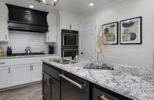 Amarillo Casa | Cheerful Oasis|3bd 2bath|Central Location|FamIlies