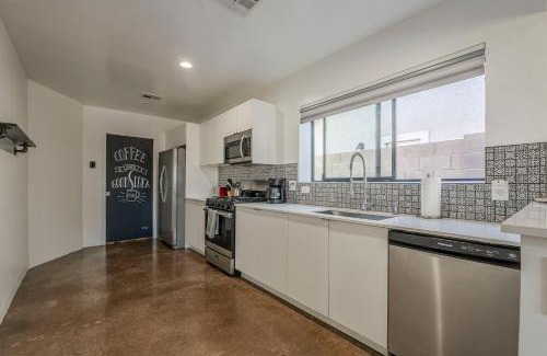 Encanto Casa | Cheerful PHX Home and Guest House in Central PHX