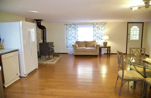 Pocono Lake Casa | Cheerful Pocono Gateway Vacation House in Pocono Lake PA