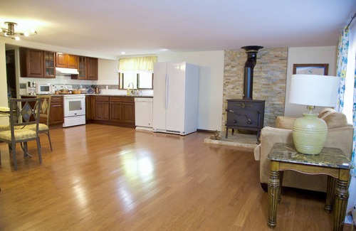 Pocono Lake Casa | Cheerful Pocono Gateway Vacation House in Pocono Lake PA