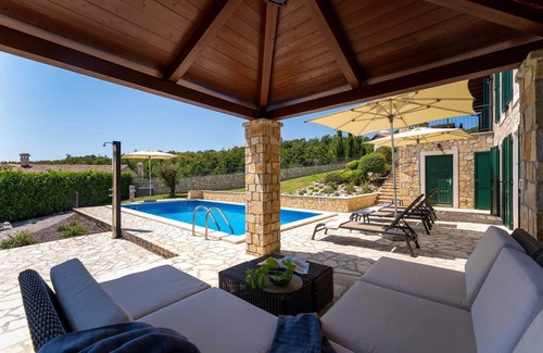 Ripenda Kosi Villa | Alegre villa con vistas al mar Franka en una zona tranquila